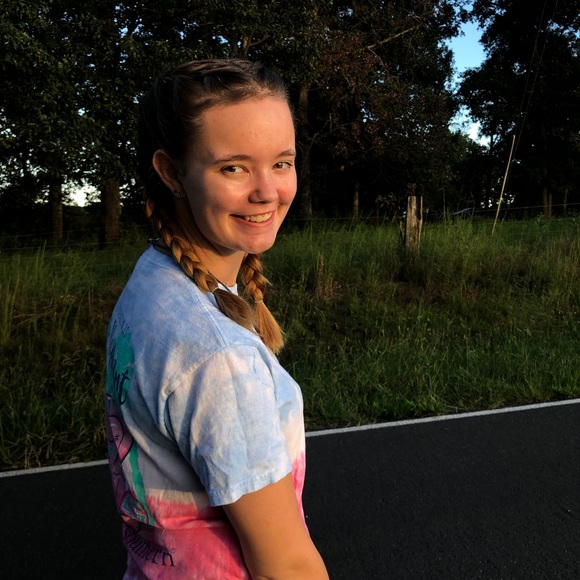 Meet your Posher, Madison - Picture 1 of 2